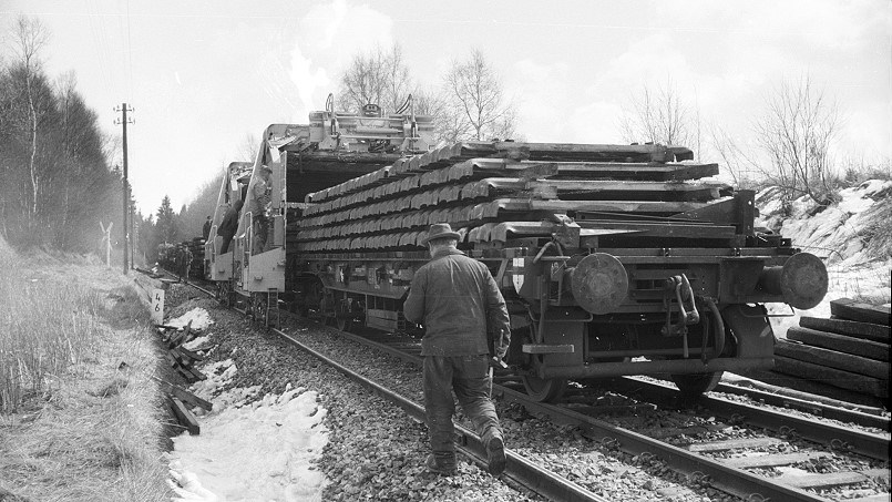 Bauarbeiten mit 086 201-1 - Bauarbeiten in Hildbrandsgrün mit 211 318-1 - Foto: Roland Fraas, Neuenmarkt